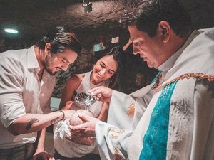 Luan Santana e Jade Magalhães batizam afilhada: 'Prontos pra te guiar'