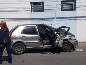 Policiais ficam feridos em acidente com viatura dos bombeiros em Maceió