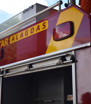 Bombeiros resgatam vítimas presas em elevador de pousada em Maragogi