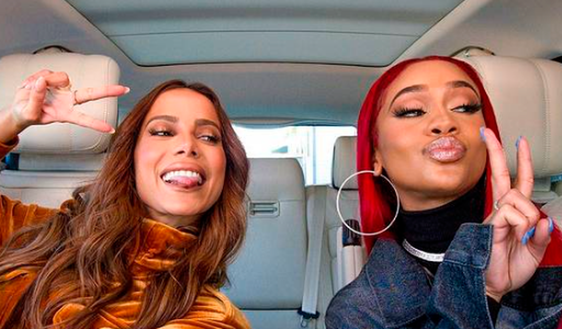 Saiba as músicas que Anitta e Saweetie irão cantar no “Carpool Karaoke”