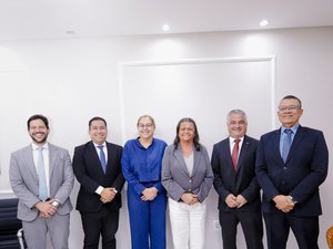 Prefeita Luísa Júlia inicia mandato com reuniões e planejamento de governo