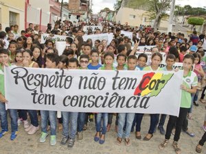 Estudantes de Limoeiro de Anadia aderem à campanha ?Infância sem Preconceito?