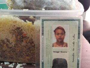 Mulher é detida presa com maconha quando tentava entrar no cadeião