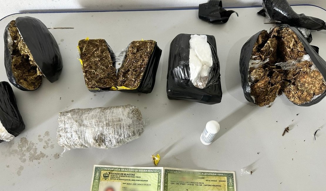 Mulher tenta entrar com droga em presídio e acaba presa