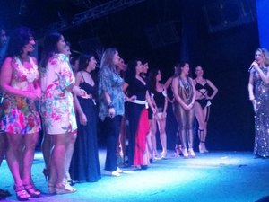 Claudia Raia escolhe 5 sósias para desfilar com ela na Nenê de Vila Matilde