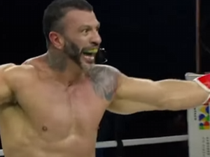 Davi Brito é nocauteado por Bambam em luta de boxe em São Paulo