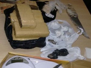 Jovem é preso com mais de três quilos de maconha, crack e duas balanças de precisão
