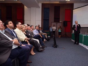 Em Maceió, prefeito encontra-se com Ministro da Saúde