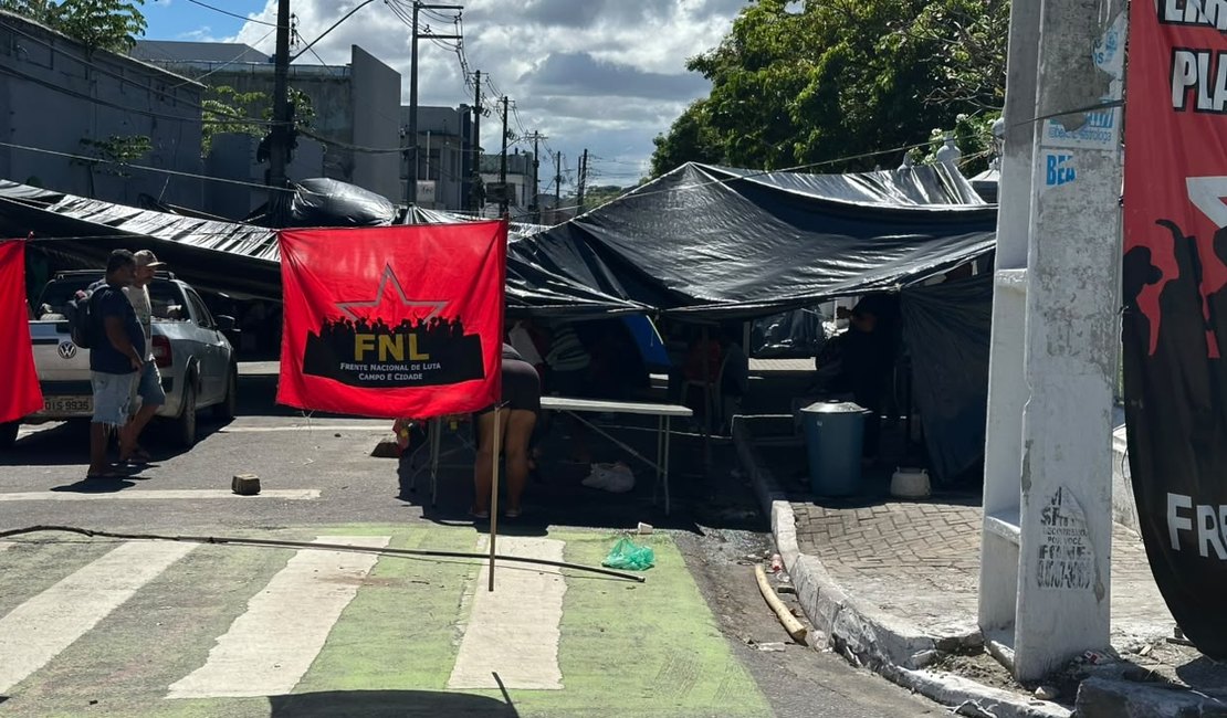 [Vídeo] MST ocupa Centro de Maceió contra reintegrações de posse
