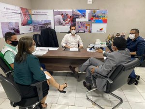 Alexandre Ayres discute fortalecimento dos serviços da UPA de Palmeira dos Índios