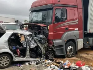 Laudo aponta invasão de contramão por carreta em acidente que matou família alagoana em MG