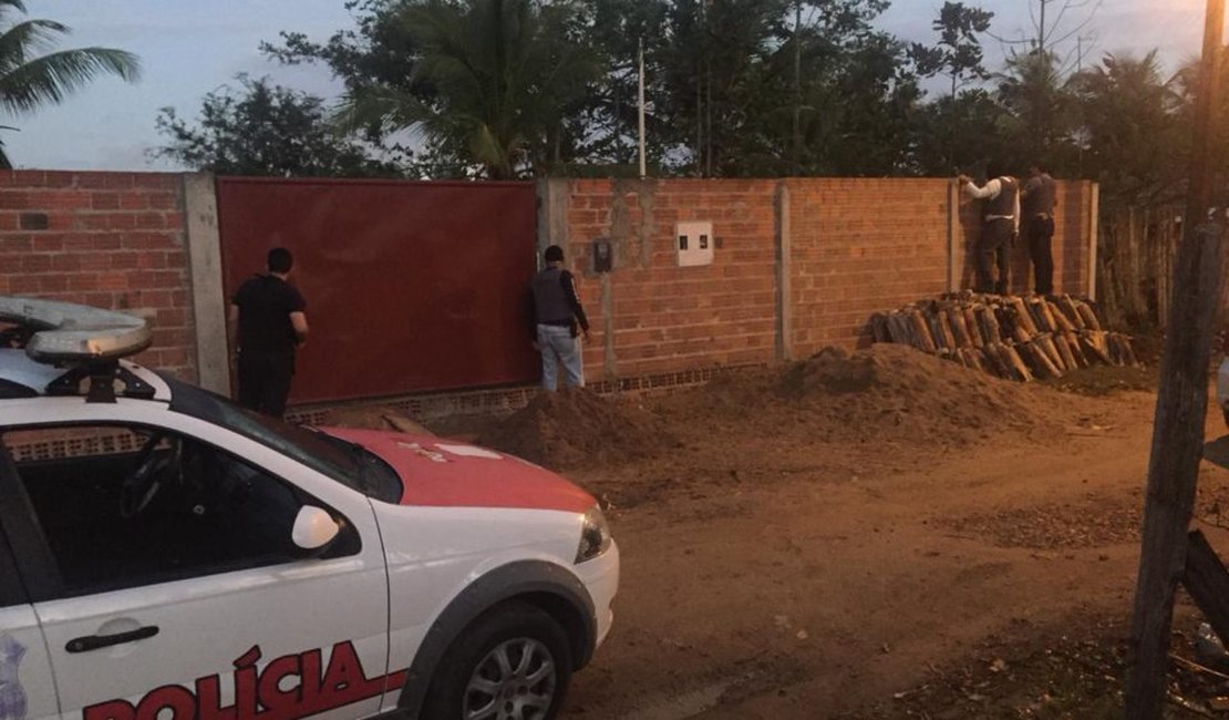 Polícia prende dupla suspeita de assassinar vigilante em São Miguel dos Campos