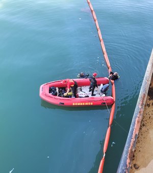 PF aciona bombeiros para procurar drogas em navio no Porto de Maceió