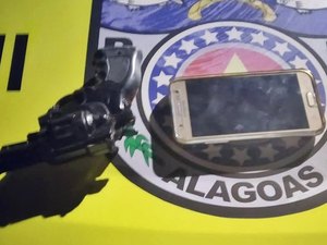 Vítima de assalto aborda guarnição policial e suspeito é apreendido