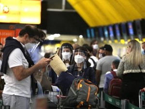 Turismo da vacina: brasileiros marcam viagens em busca de imunização