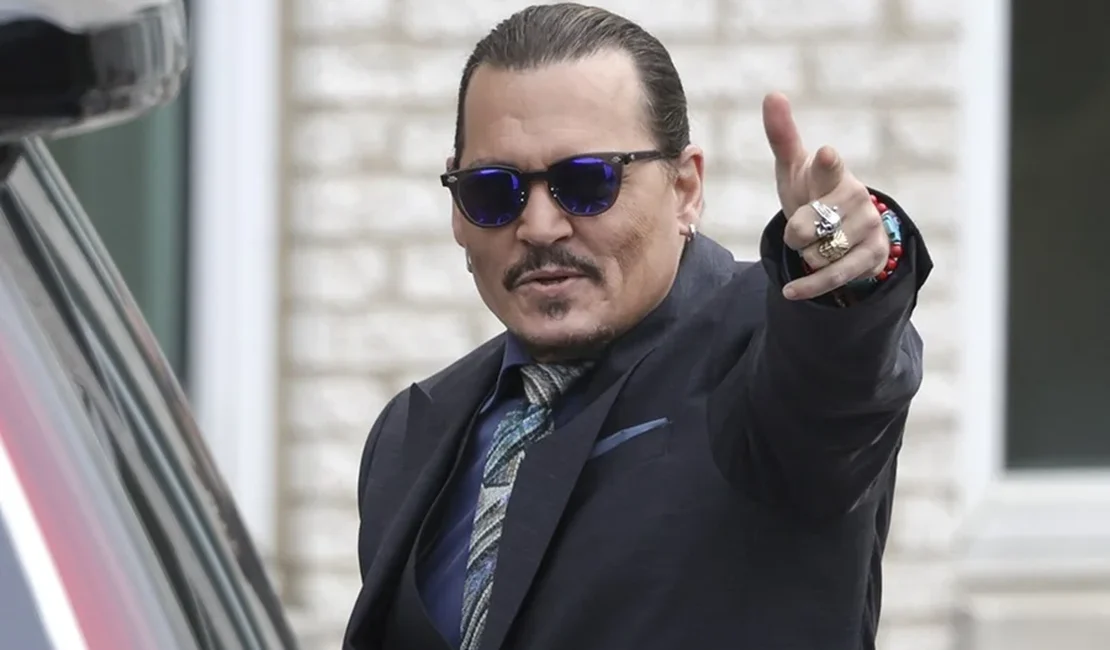 Denúncia anônima leva polícia à casa de Johnny Depp nos EUA. Entenda