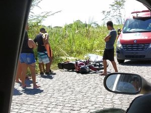 Motociclista morre após colidir com caminhão em Coqueiro Seco