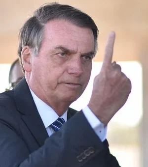 No Maranhão, Bolsonaro critica Lula e Anitta