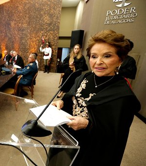 Ana Florinda reafirma compromisso com Justiça ao tomar posse no TJAL
