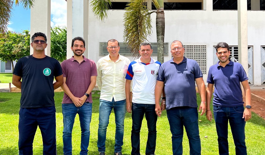 Secretário de Esporte visita obras de reforma do Ginásio João Paulo II em Arapiraca