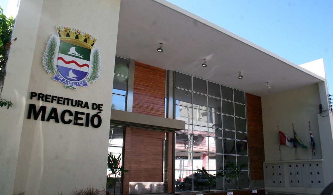 Servidores da Secretaria Municipal de Saúde protestam por reajuste salarial