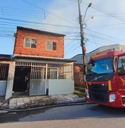 Princípio de incêndio atinge residência no conjunto Village Campestre, em Maceió