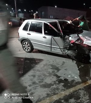 Duas pessoas ficam feridas em colisão entre carro e caminhão na AL-215, em Marechal Deodoro