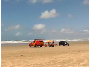 Corpo de Bombeiros faz buscas por criança desaparecida na praia de Pontal do Peba, em Piaçabuçu