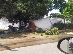 [Vídeo] Caixa d'água da Escola Quintella Cavalcanti desaba em Arapiraca