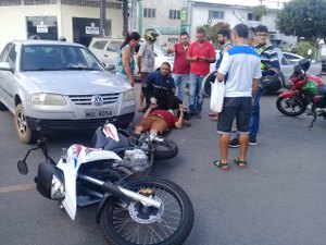 Colisão entre carro e moto deixa um ferido na cidade de Arapiraca