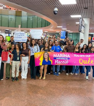 Marina JHC recebe homenagem de mães de alunos do Maceió Abraça o Mundo