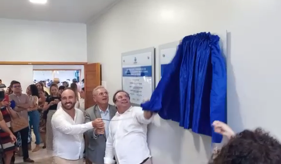 [Vídeo] Em inauguração de abrigo, Luciano Barbosa aponta meta para Arapiraca: universalizar educação