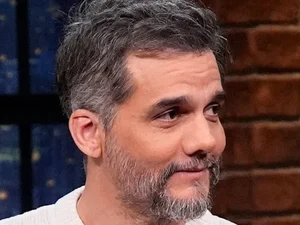 O prêmio milionário que Wagner Moura ganhou no Globo de Ouro