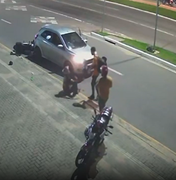 Câmeras registram momento em que motociclista é arremessado sobre veículo no Jardim Petrópolis