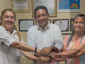 Posse de Tia Júlia e Sheila Duarte está marcada para 11h do dia 1º na Câmara Municipal