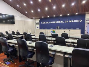 Vereador critica sessões híbridas em Maceió e dispara: ‘a Covid ainda rola solta na Câmara’