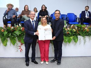 Famílias de São Sebastião são beneficiadas com títulos de propriedade de imóveis