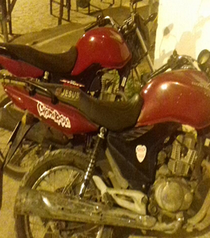 Polícia recupera duas motocicletas roubadas no bairro do Benedito Bentes