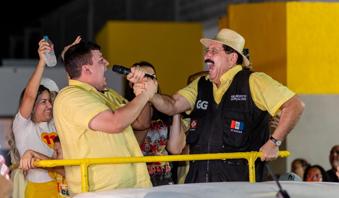 Carlos Gonçalves toma posse, junto do vice-prefeito e dos 13 vereadores eleitos por Rio Largo