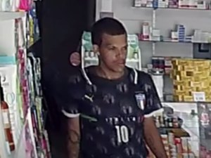 Câmeras de segurança flagram assalto à farmácia na Ponta Grossa