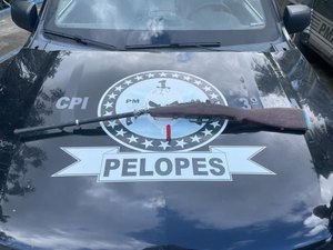 Jovem é preso por porte ilegal de arma de fogo no Vale do Perucaba, em Arapiraca