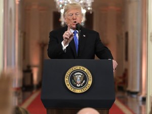 Na TV, Trump defende construção de muro na fronteira com o México