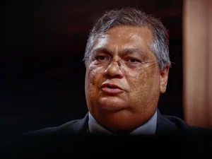Flávio Dino dá despacho blindando chefe de sindicato do irmão de Lula