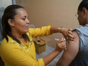 Servidores da Polícia Civil são vacinados contra o vírus H1N1