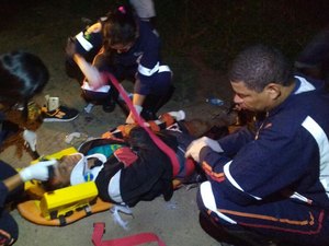 [Vídeo] Em alta velocidade, motociclista perde o controle da moto e sofre acidente 