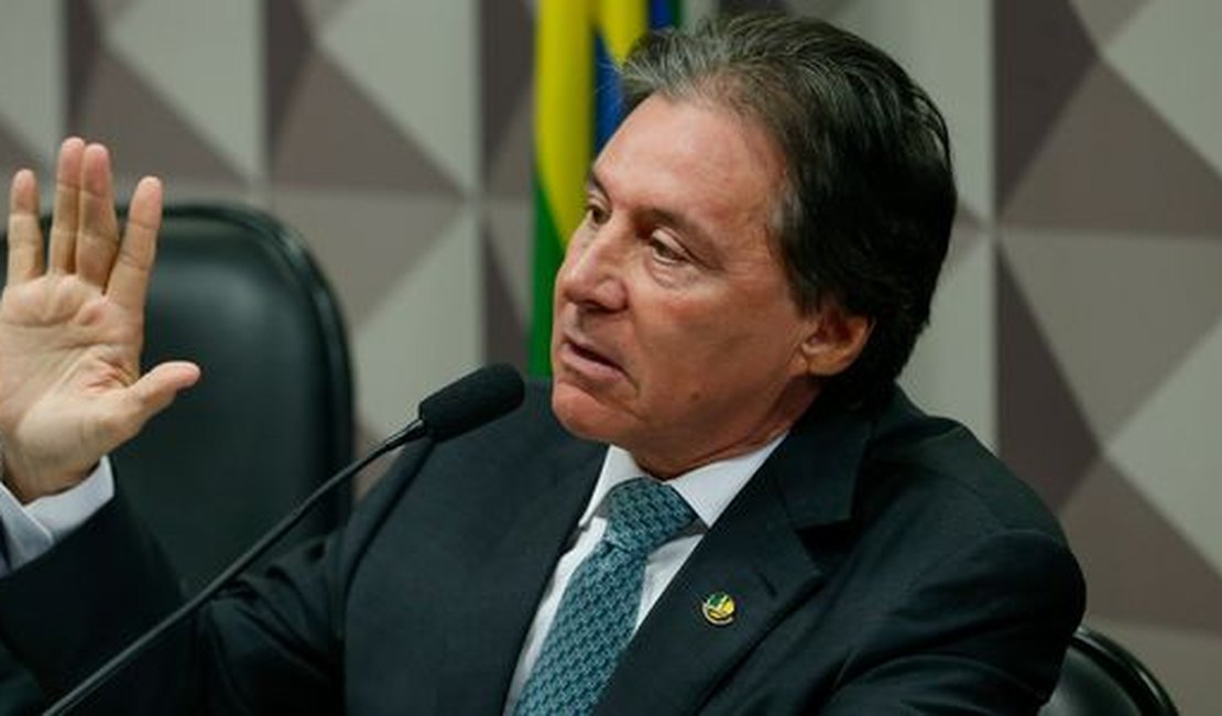 Após desmaio, Eunício Oliveira é internado em UTI em Brasília