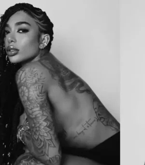 Irmã de Gabigol posa de topless e calcinha em ensaio sensual