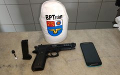 Casal rouba celular e é detido durante blitz do BPTran com arma