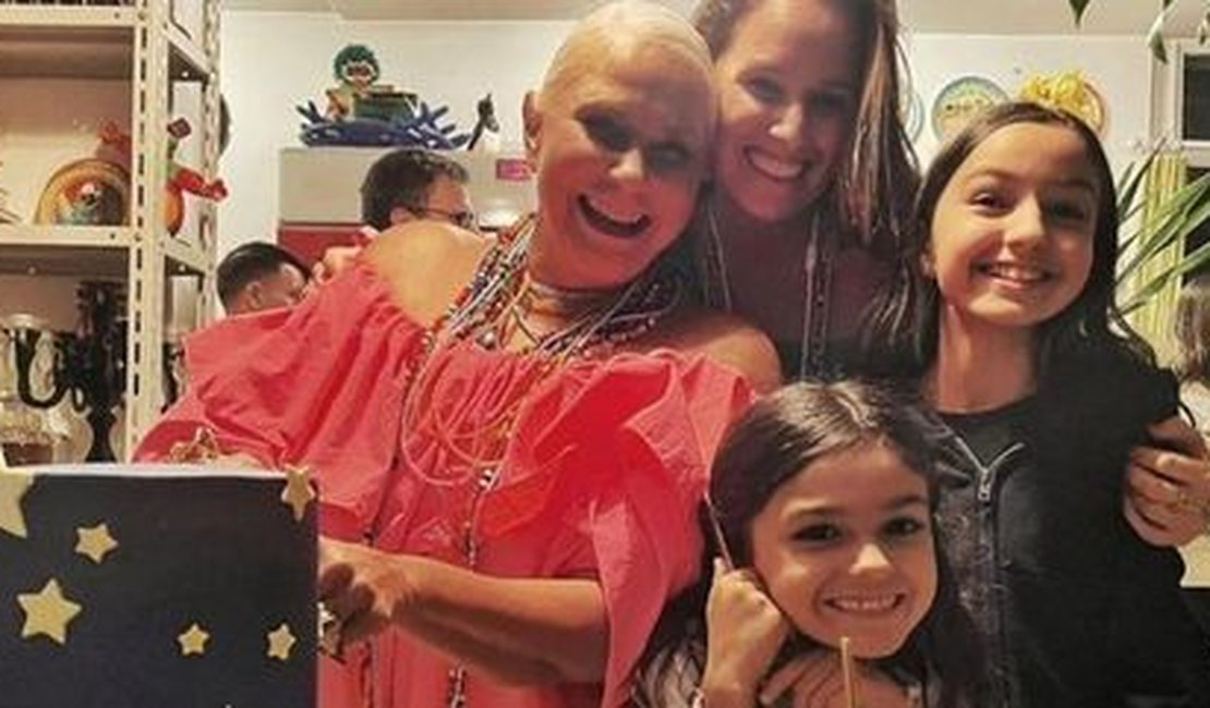 Fafá de Belém revela que proibiu netas de dançarem funk: 'Os termos são chulos'
