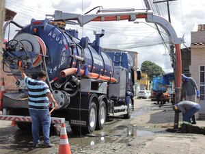 Prefeitura de Maceió realiza limpeza da rede de drenagem no Vergel do Lago